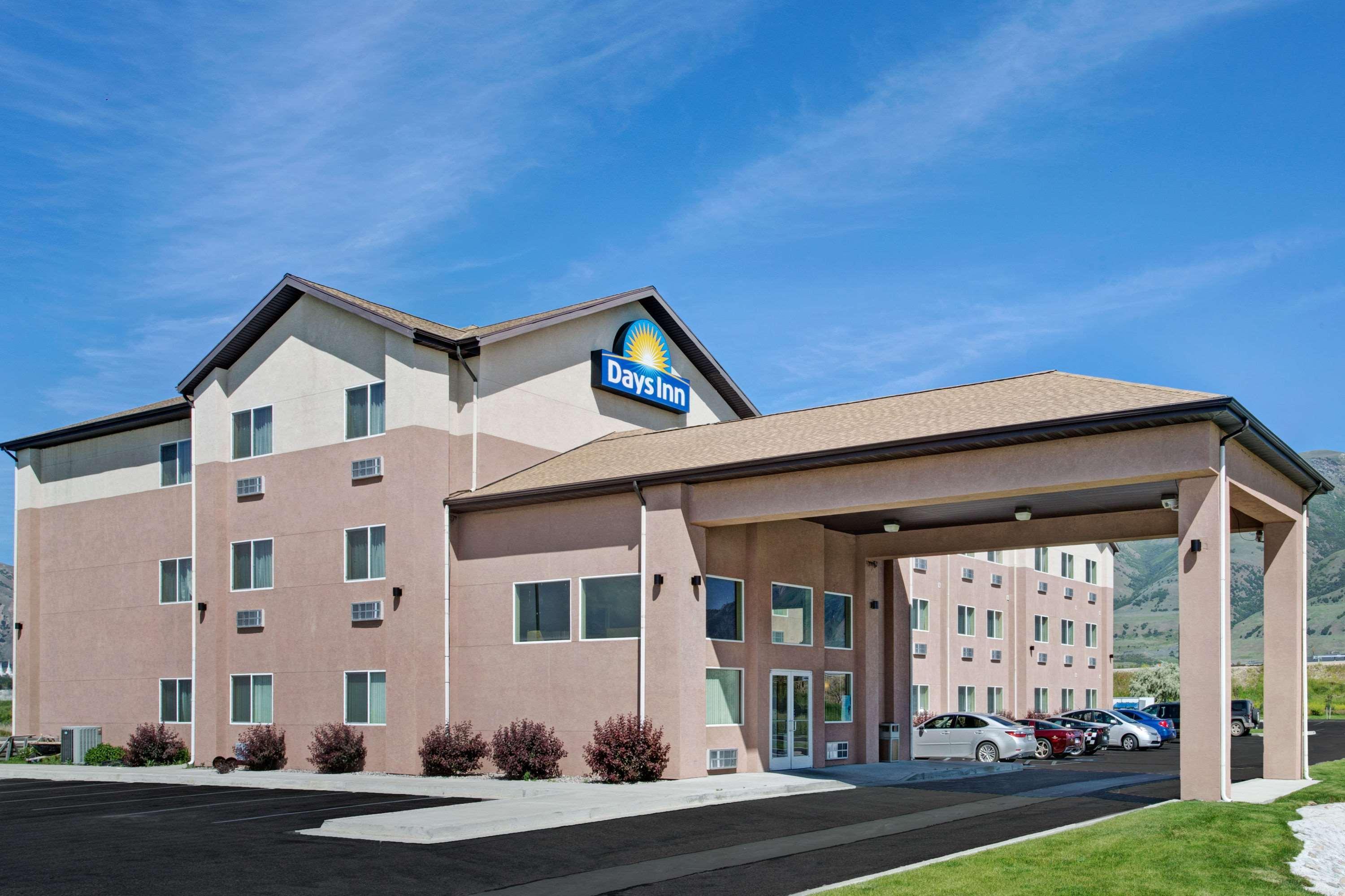 Days Inn By Wyndham Brigham City Exteriör bild