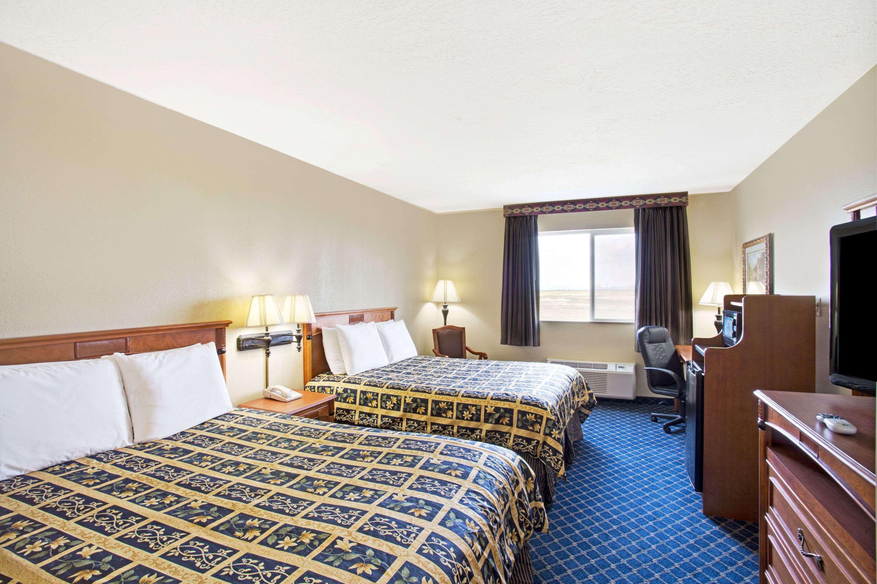 Days Inn By Wyndham Brigham City Exteriör bild
